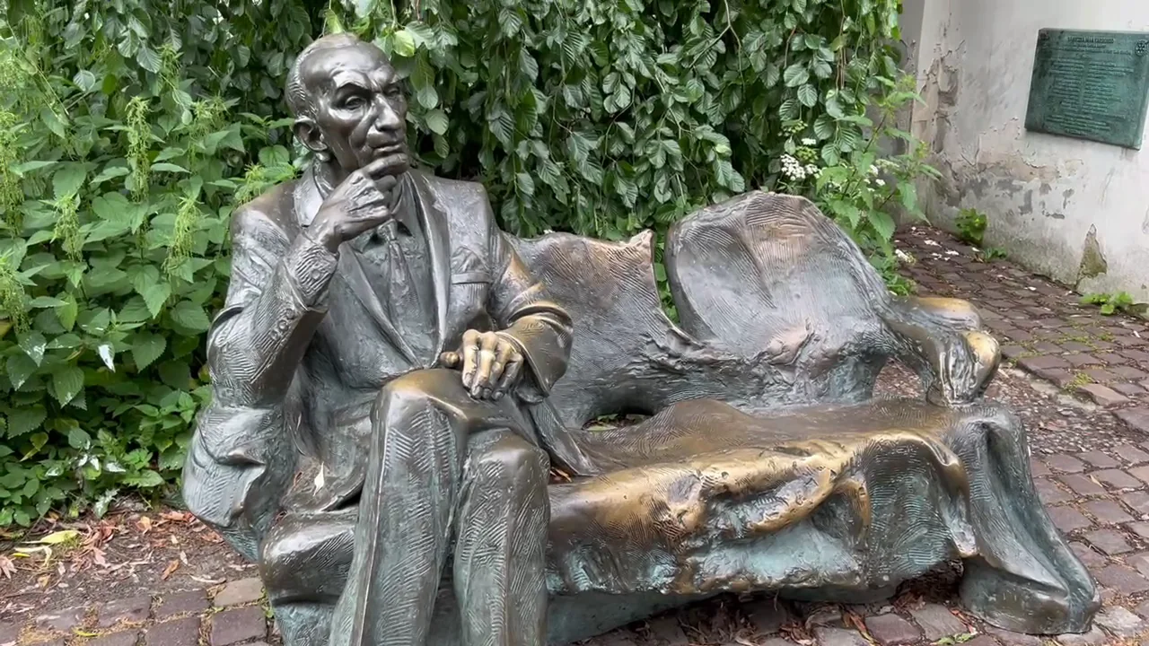 Jan Karski bench memorial in Kazimierz