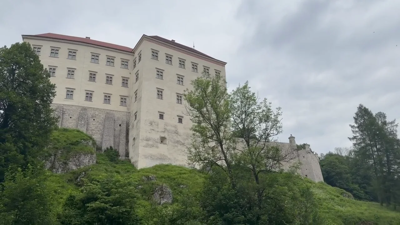 Pieskowa Skała Castle