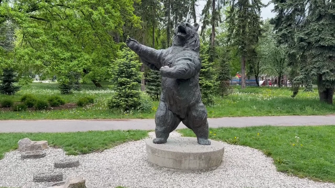 Statue of Wojtek the Soldier Bear in Kraków