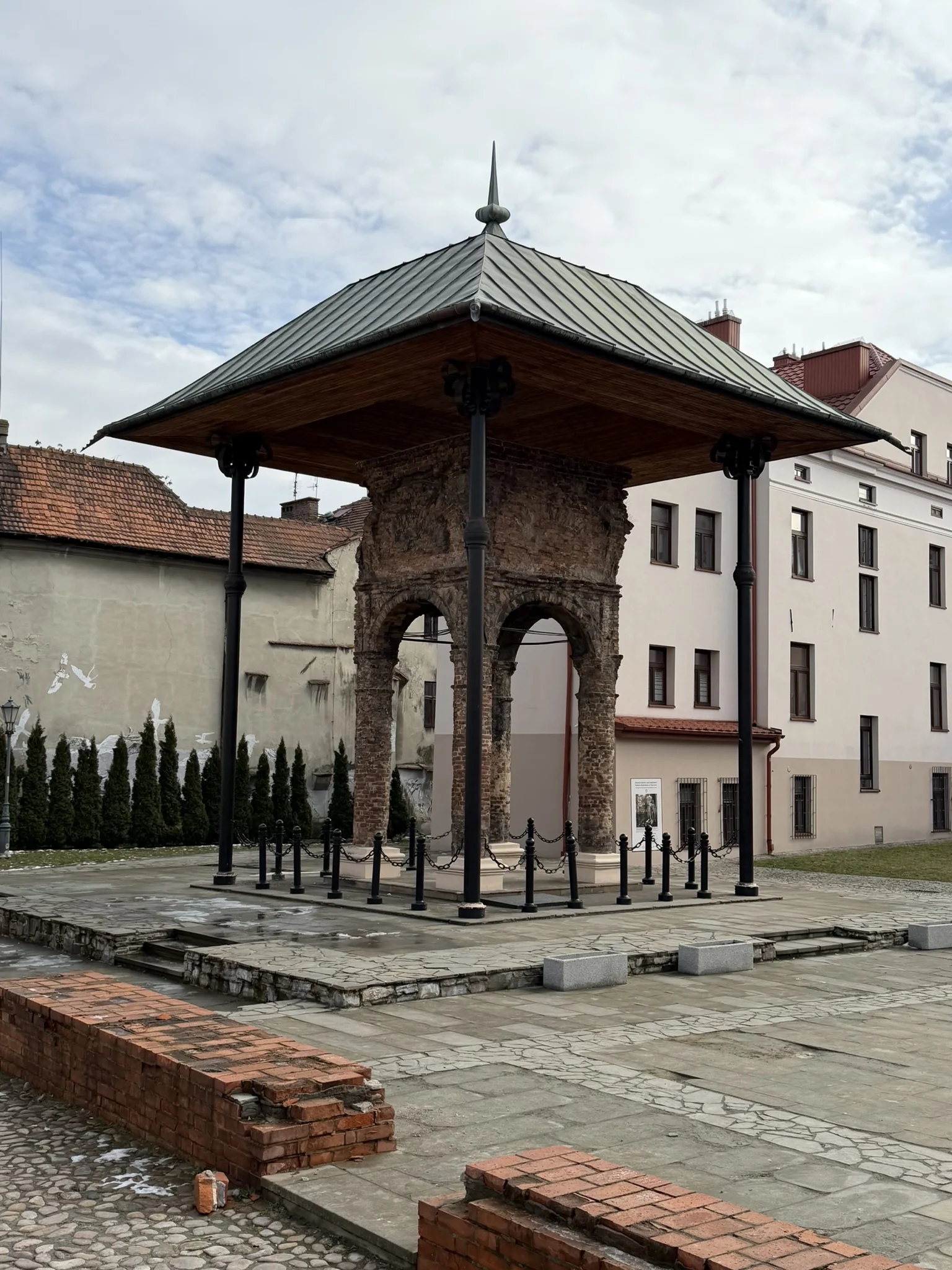 The surviving bimah of Tarnów’s destroyed Old Synagogue.