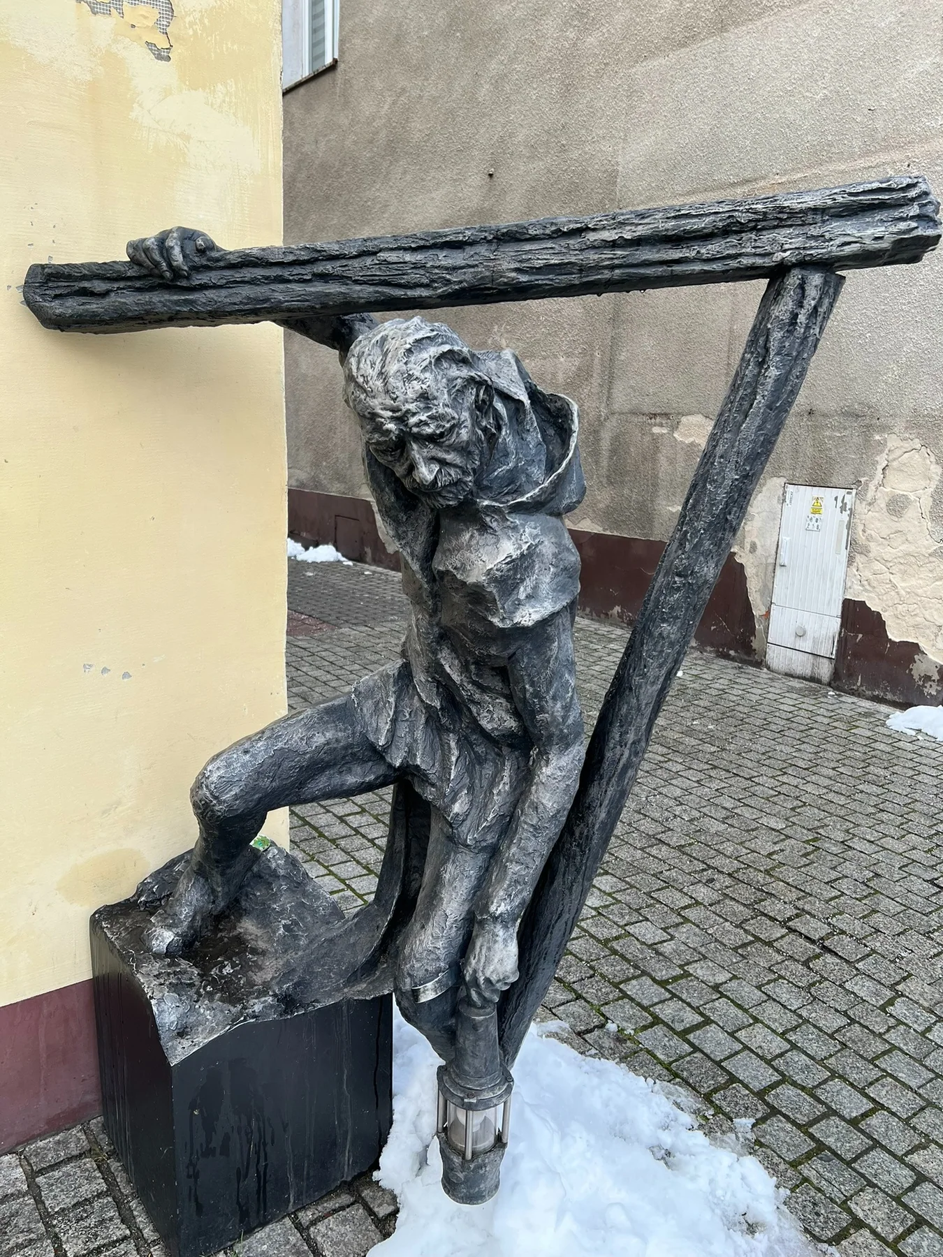 Original Brit in Poland photograph: Gwarki tarnogórskie (Tarnowskie Gory statue.JPEG)