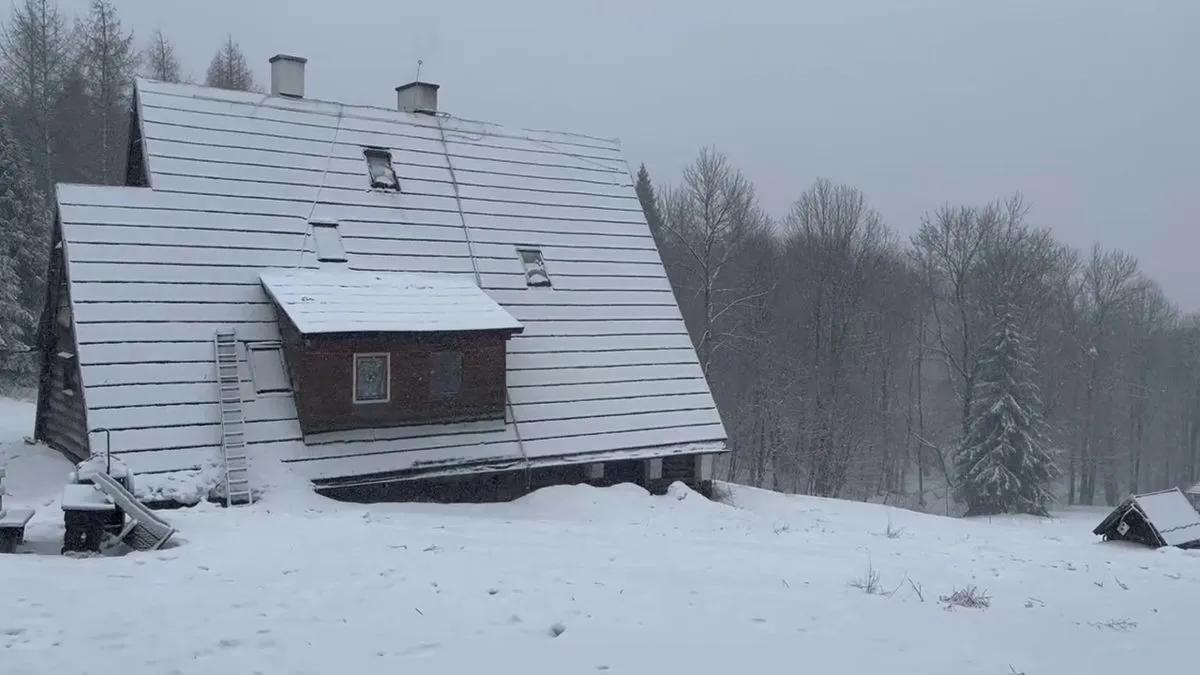 Snow-covered mountain shelter in Otryt