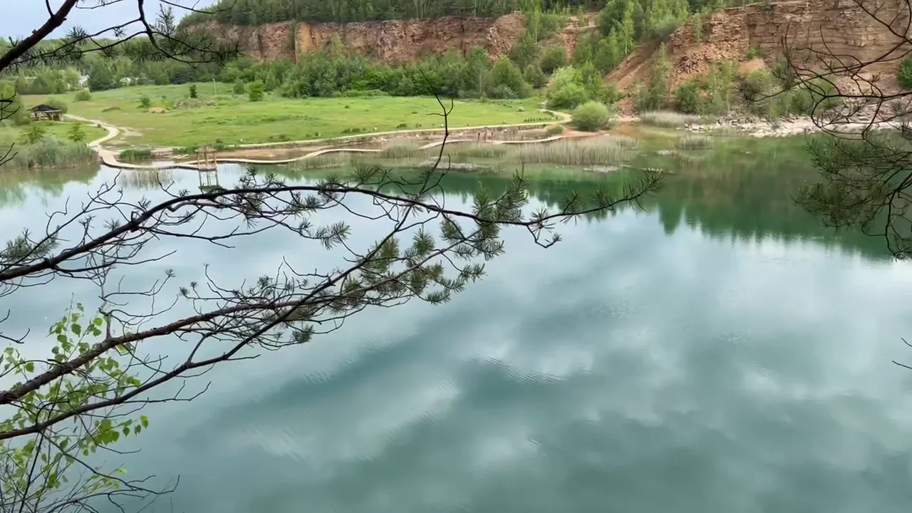 Turquoise water at Park Gródek