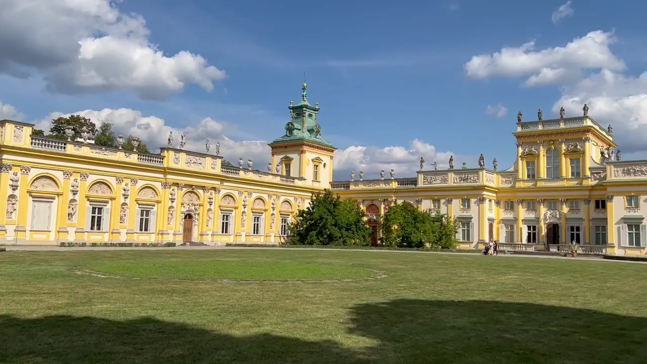 The yellow Baroque façade of Wilanów Palace
