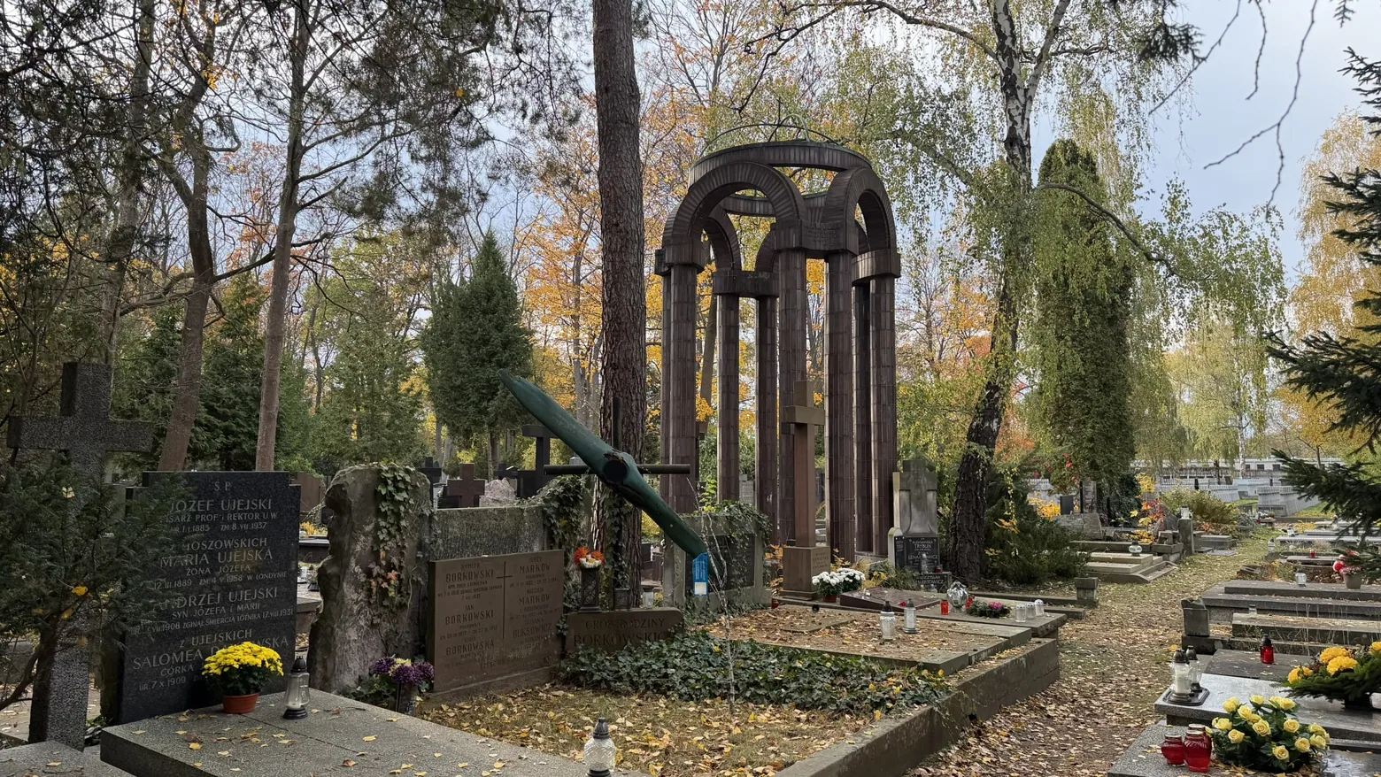 A propeller marks the Borkowski family grave beside a tall openwork monument.