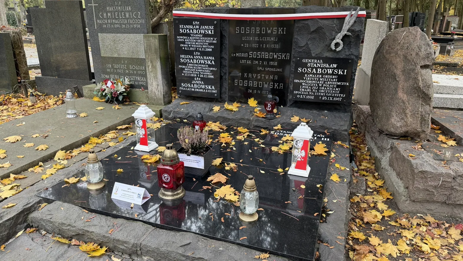The Sosabowski family grave. General Stanisław Sosabowski’s inscription is on the right; his son Stanisław Janusz is commemorated on the left.