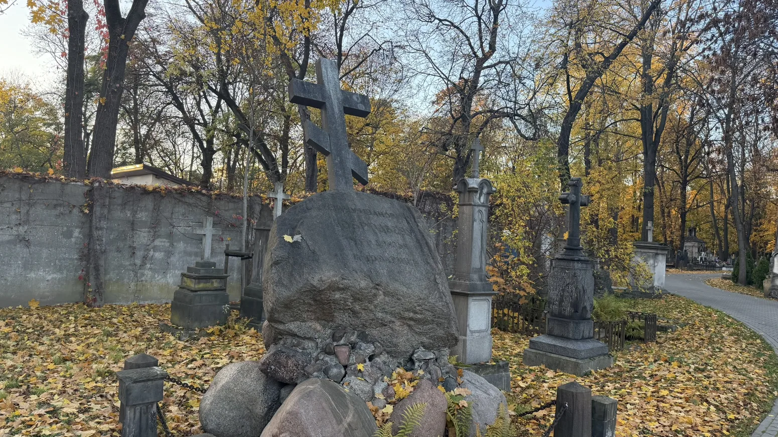 Photograph of Warsaw Orthodox Cemetery: Historic stone monuments reveal the cemetery’s nineteenth- and twentieth-century layers.