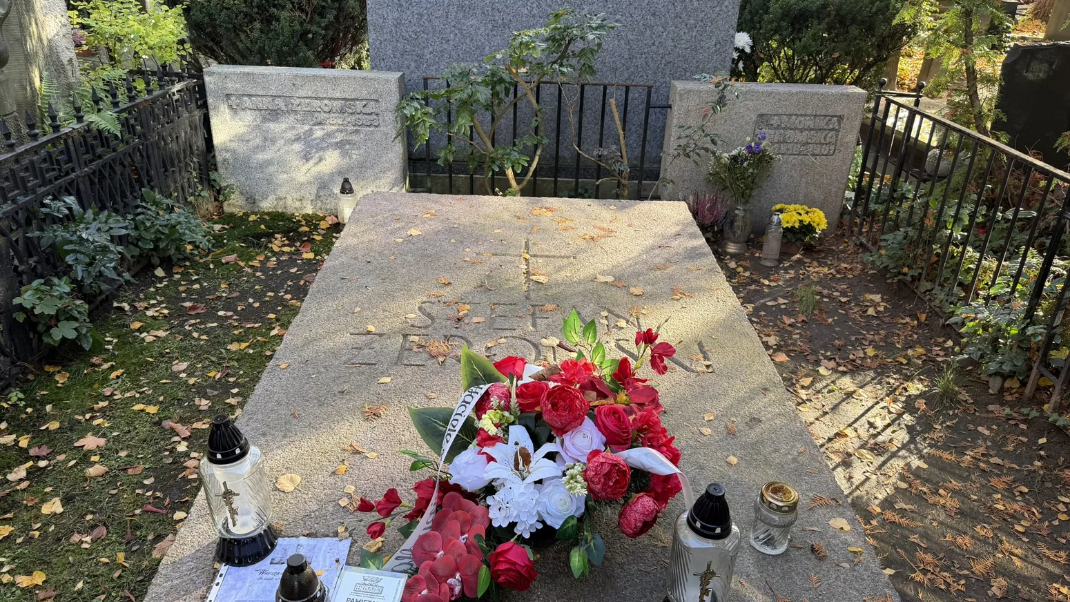 Flowers placed on a grave in the Reformed cemetery.